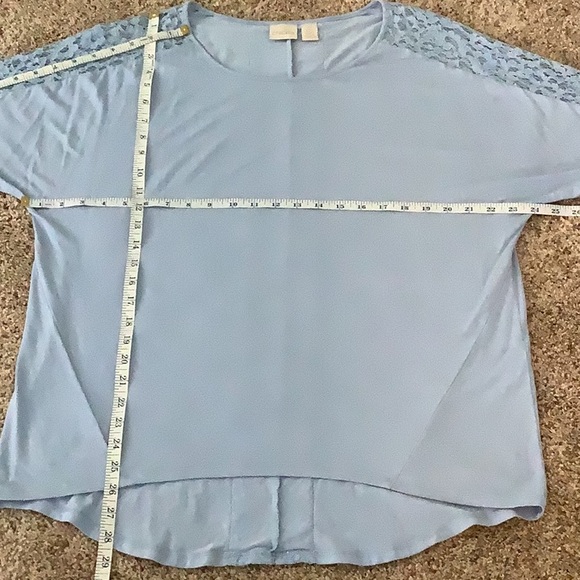 Chico’s Lorrine lace insert high-lowt-shirt - blue - size 2 (L). - Picture 7 of 11